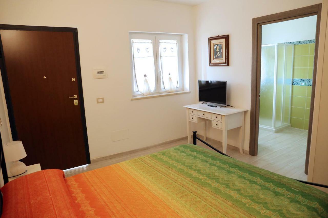 Mabell Guest House Civitavecchia Exterior foto